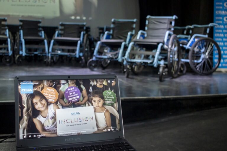 POTENCIANDO LA ACCESIBILIDAD: CILSA ENTREGÓ 20 SILLAS DE RUEDAS PARA EQUIPAR ÁREAS MUNICIPALES