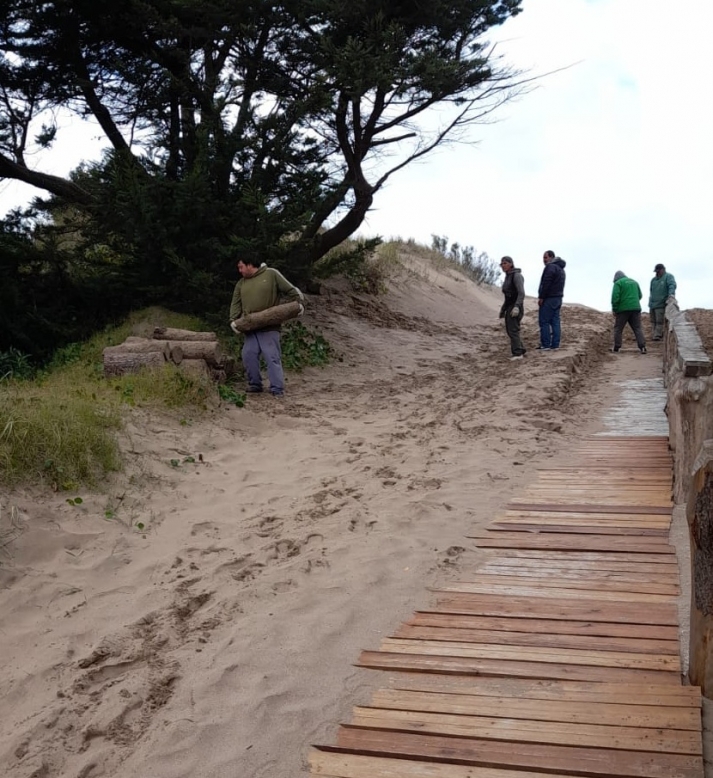 EL CORRALÓN SUR REALIZA MANTENIMIENTO EN  LAS PLAYAS