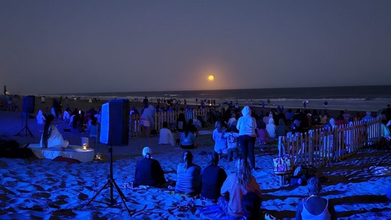 RECIBIMOS LA LUNA LLENA CON UNA MEDITACIÓN EN LA PLAYA A CARGO DE AGUSTINA BLANCO