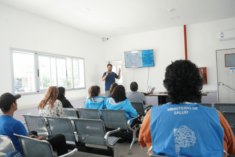 SALUD Y ZOONOSIS REFUERZAN LAS CHARLAS PREVENTIVAS E INFORMATIVAS DE DENGUE CON DISTINTAS ÁREAS MUNICIPALES