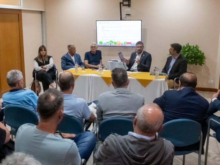 TEMPORADA 2025: REUNIÓN CON EMPRESARIOS PARA PROMOVER LA ACTIVIDAD TURÍSTICA