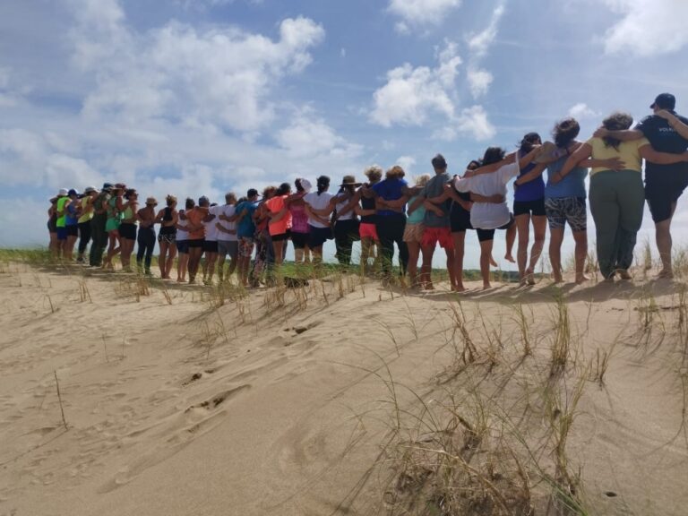 MÁS DE 40 PERSONAS PARTICIPARON DE UNA MAÑANA DE YOGA EN LA RESERVA FARO QUERANDÍ