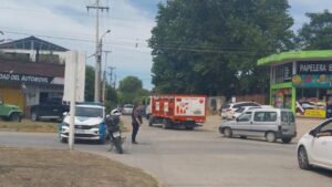 Se derramó ácido Muriatiico en la zona de Paseo 113 bis y Boulevard. Piden a vecinos evacuar la zona. En el lugar trabajan Bomberos Voluntarios, en conjunto con .la Brigada MAT-PEL y la Policía Ecológica.