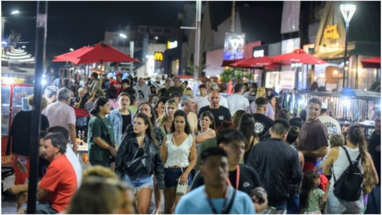 Comerciantes solicitan al municipio extender el armado de la peatonal