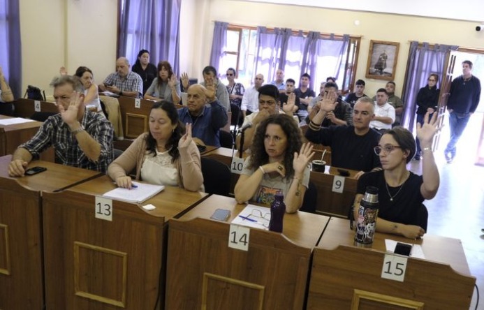 Por incumplimiento a exigencias del Pliego, el Concejo debió rechazar al único oferente
