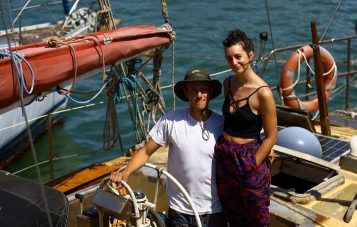 Manuela, la marpampeana que recorre el mundo en su velero