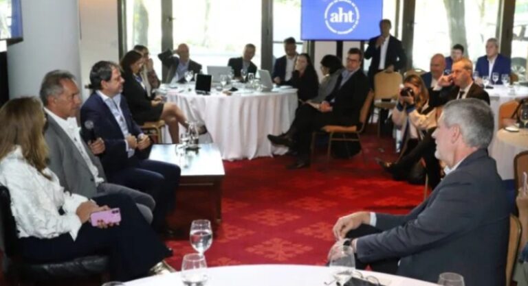 La AHT nacional le pidio a Scioli por el fin de semana largo de octubre
