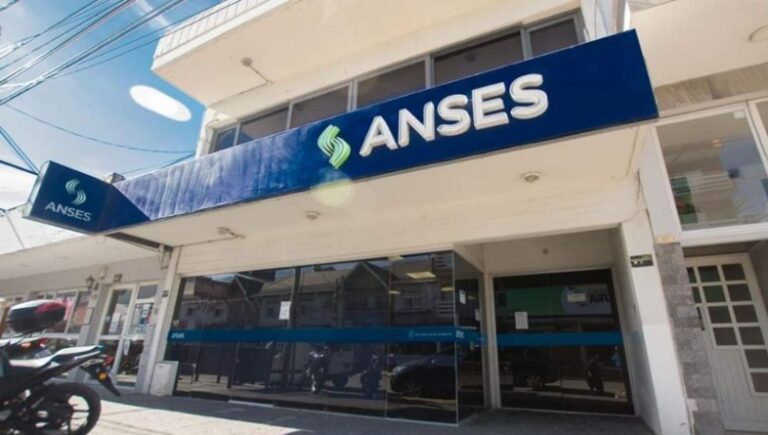 Sorpresivos despidos: Dejan sin trabajo a cinco mujeres; una de ellas llevaba 25 años de servicio