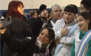 Más de 700 geselinos prometieron lealtad a la bandera
