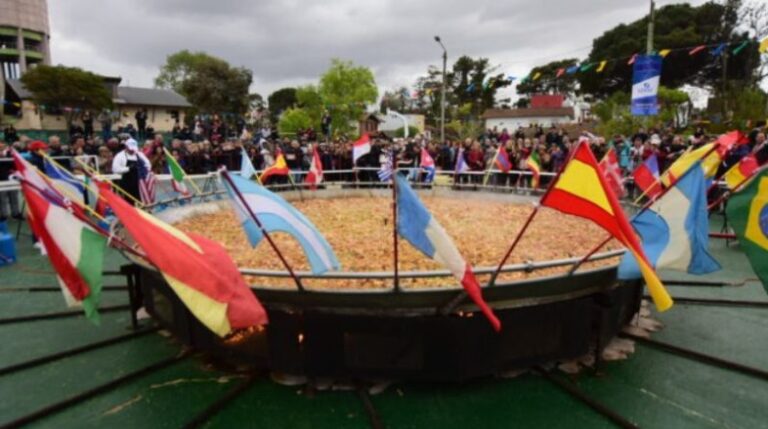 El gobierno de la provincia tambien reiteró su pedido por el feriado del 12 de octubre