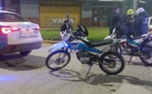Choque entre un remis y una moto