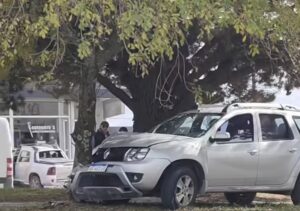 Se descompensó, perdió el control de su camioneta y terminó sobre la bicisenda