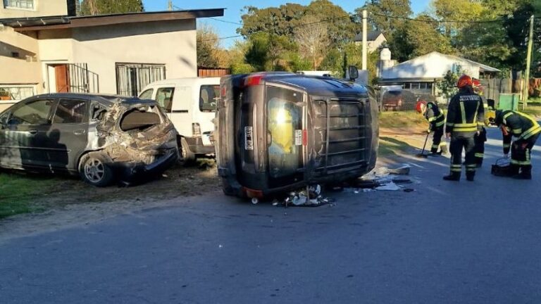 Volcó una jeep tras chocar contra otros dos vehiculos